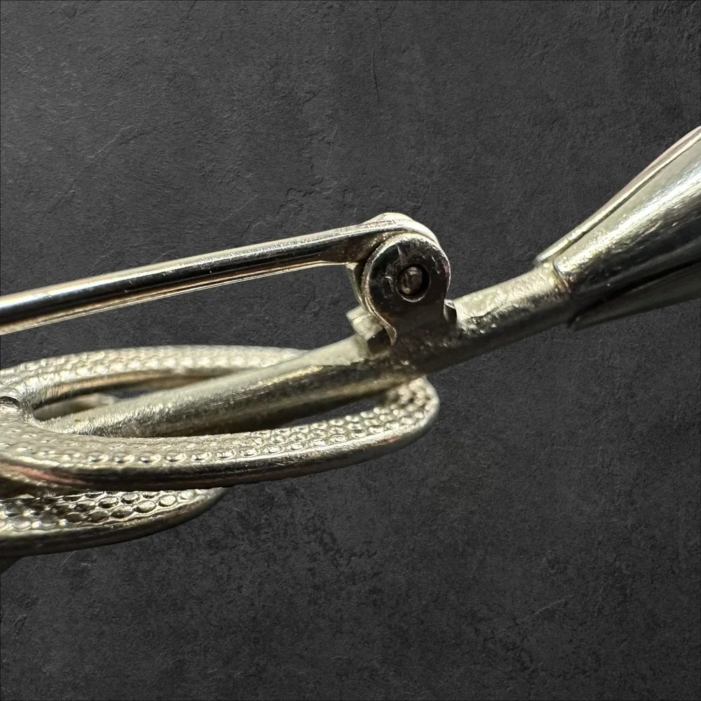 Unmarked Collar‎ Bar Pin Silver Tone Vintage Textured Interlocking